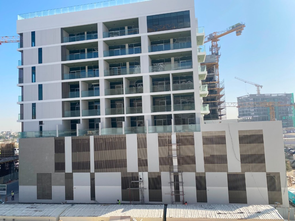 Al Jaddaf Heights Residential Complex glass facade installation in Dubai